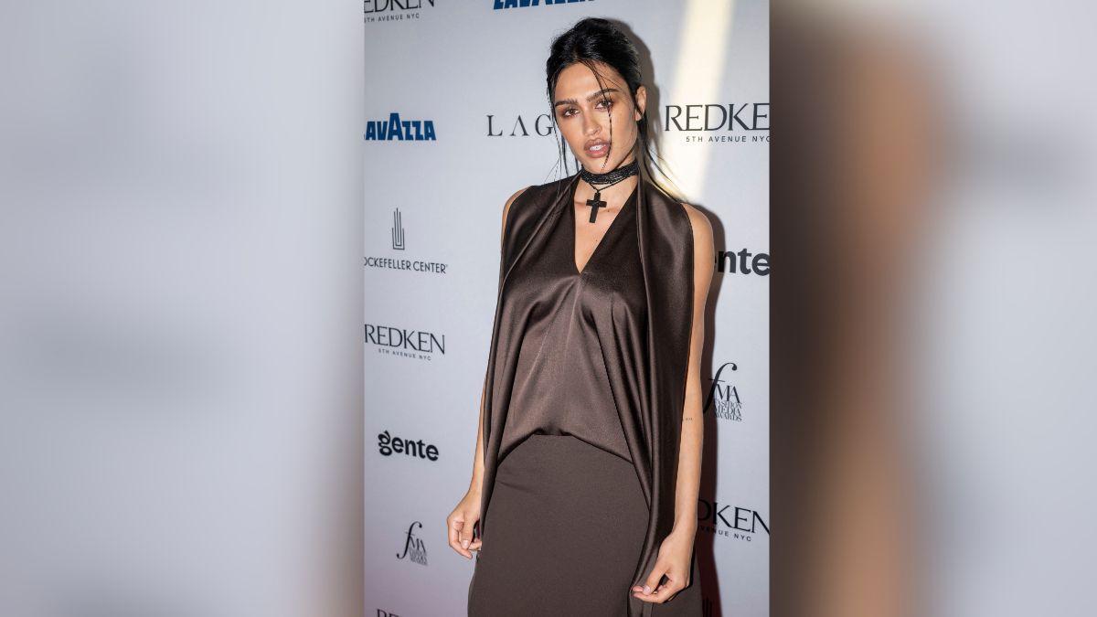 Amelia Gray Hamlin Shows Off Her Hot Body in New Photos