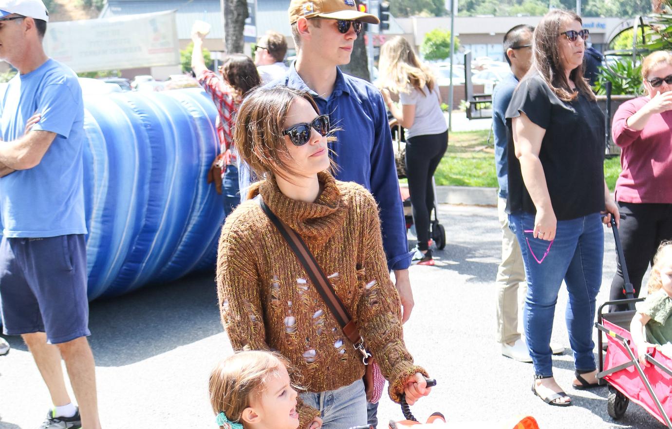 Rachel Bilson walks with Hayden Christiansen and their kid.