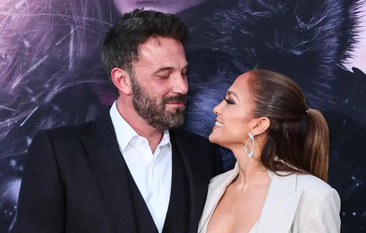 Jennifer Lopez & Ben Affleck Want To Renew Their Vows At New Mansion