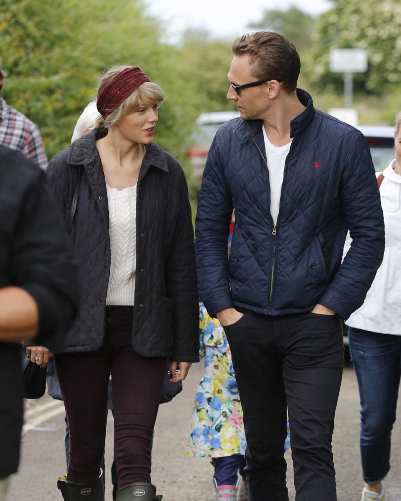 Tom Hiddleston &amp; Taylor Swift Out For A Stroll On The Beach In Suffolk