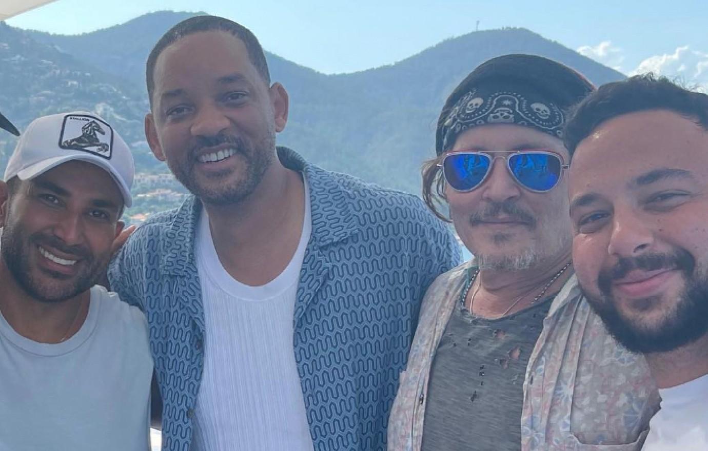 johnny depp will smith fans go crazy hanging out beach vacation