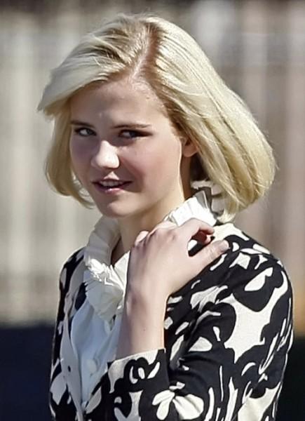 2010__11__elizabeth_smart_nov4 435×600.jpg
