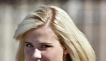 2010__11__elizabeth_smart_nov4 435×600.jpg