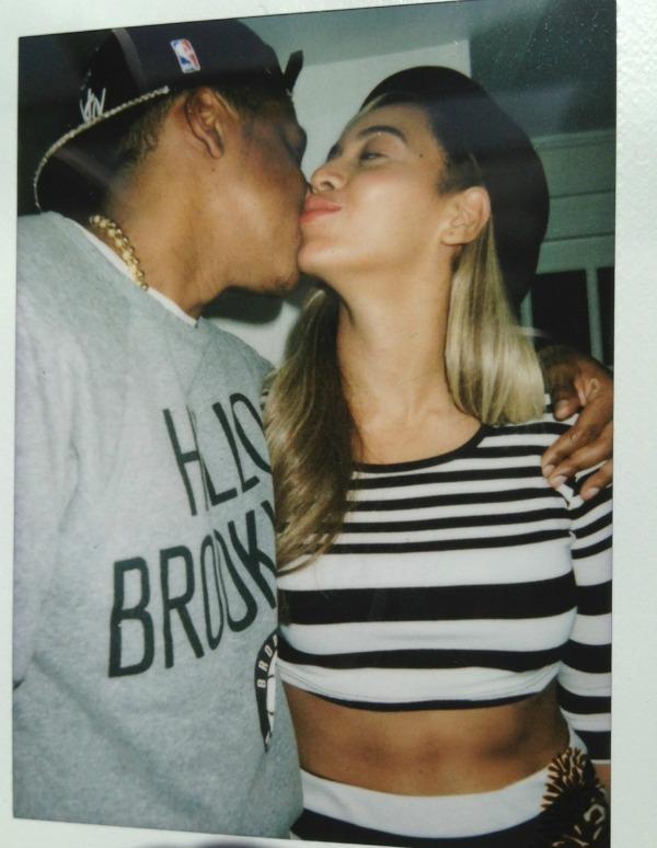 jay z and beyonce kissing