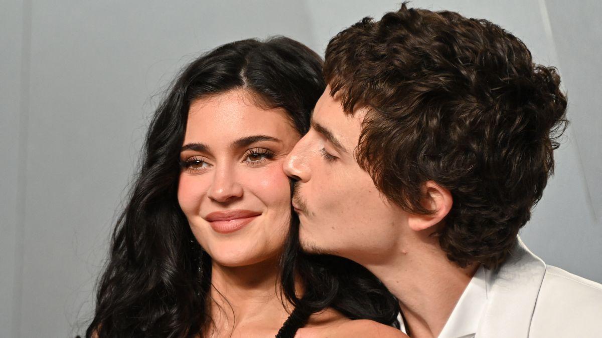 Photo of Jabs toward Timothée Chalamet began in the opening monologue of the show.