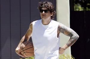 2010__08__John_Mayer_AugMAIN 300&#215;198.jpg