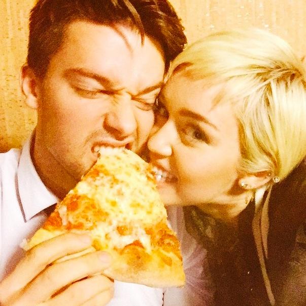 Miley cyrus patrick schwarzenegger valentines day 00