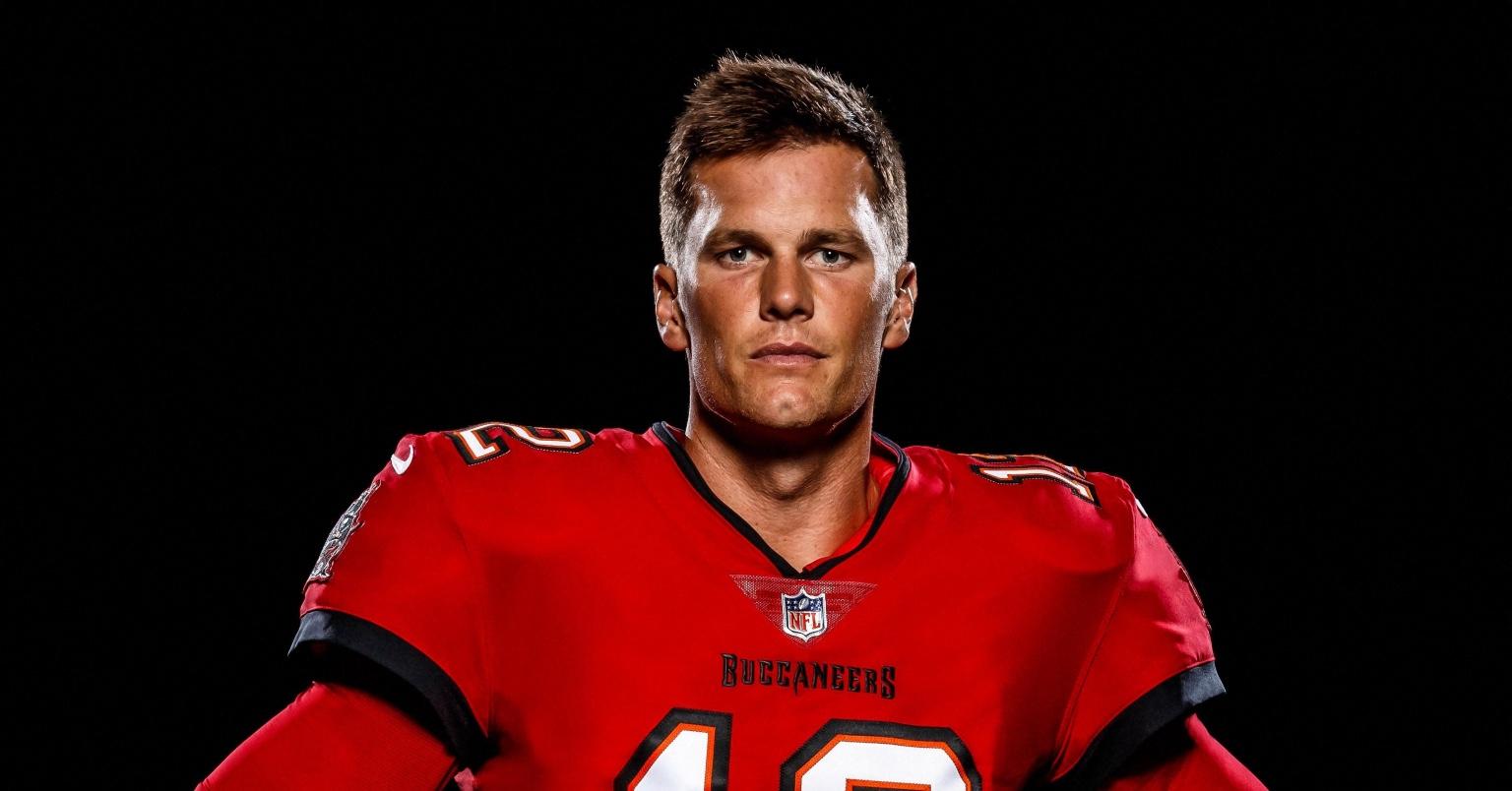 Taylor Swift x Tom Brady when?”- Fans project former Buccaneers QB to date  pop star following recent breakup with Joe Alwyn