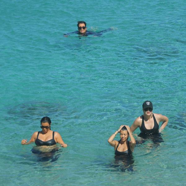 Kardashians family vacation3