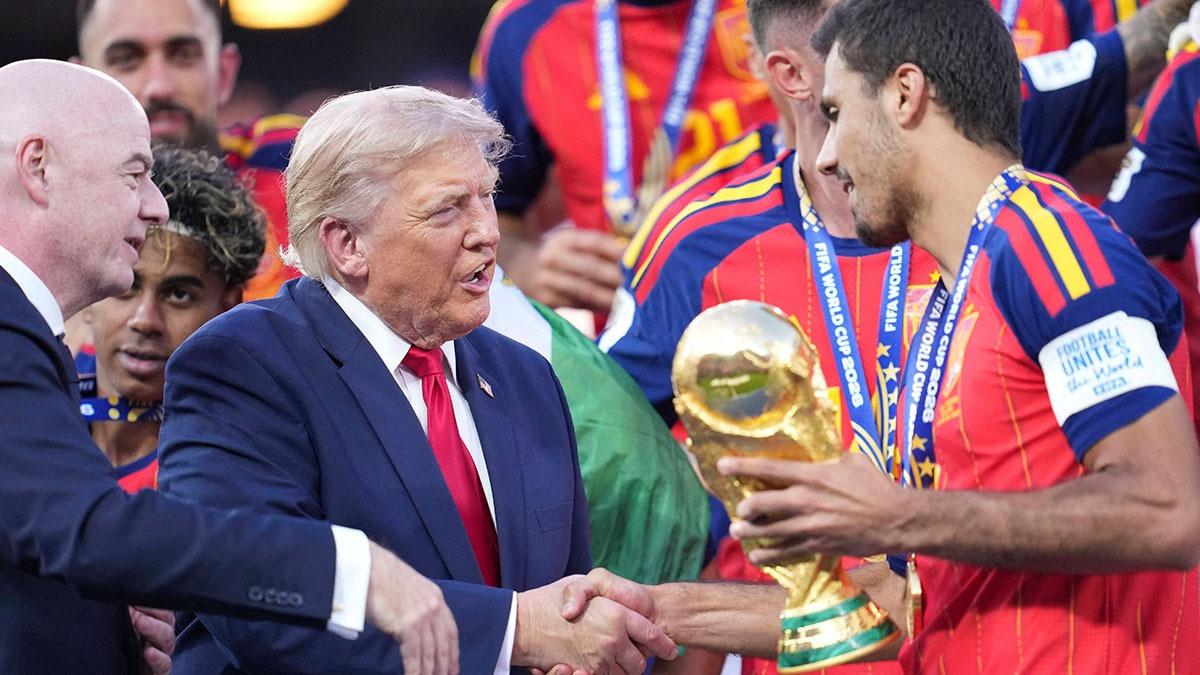 photo of Donald Trump ignored the audible hate.
