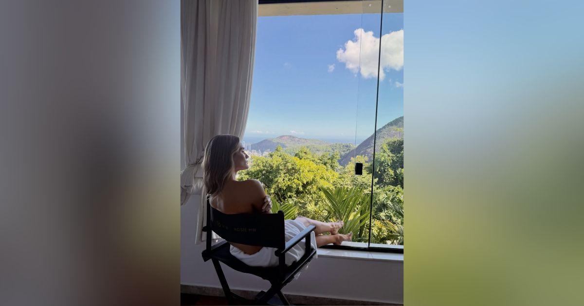 Image of Rosie Huntington-Whiteley almost exposed her naked body.