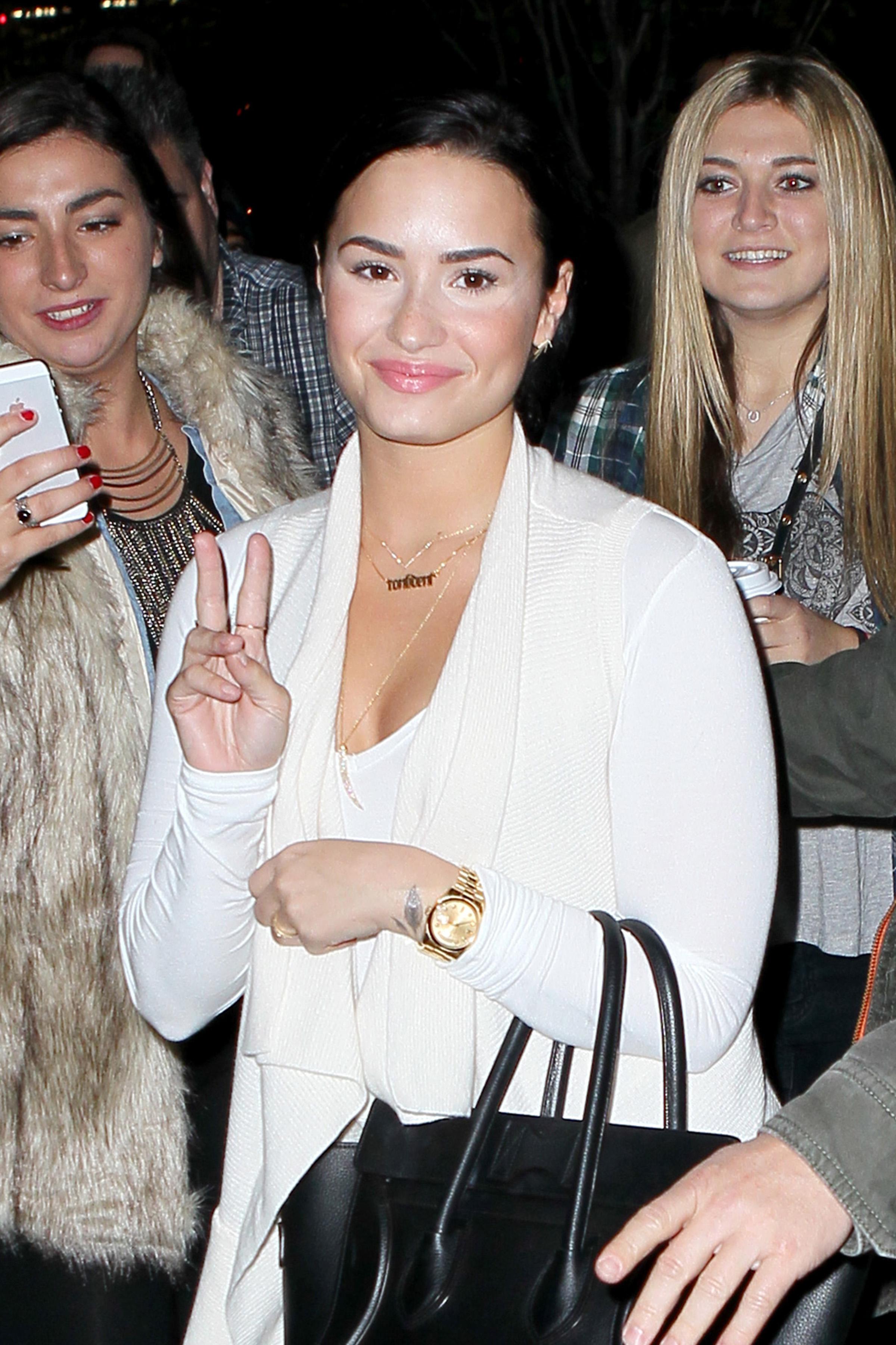 INF &#8211; Demi Lovato Arrives at Her Hotel