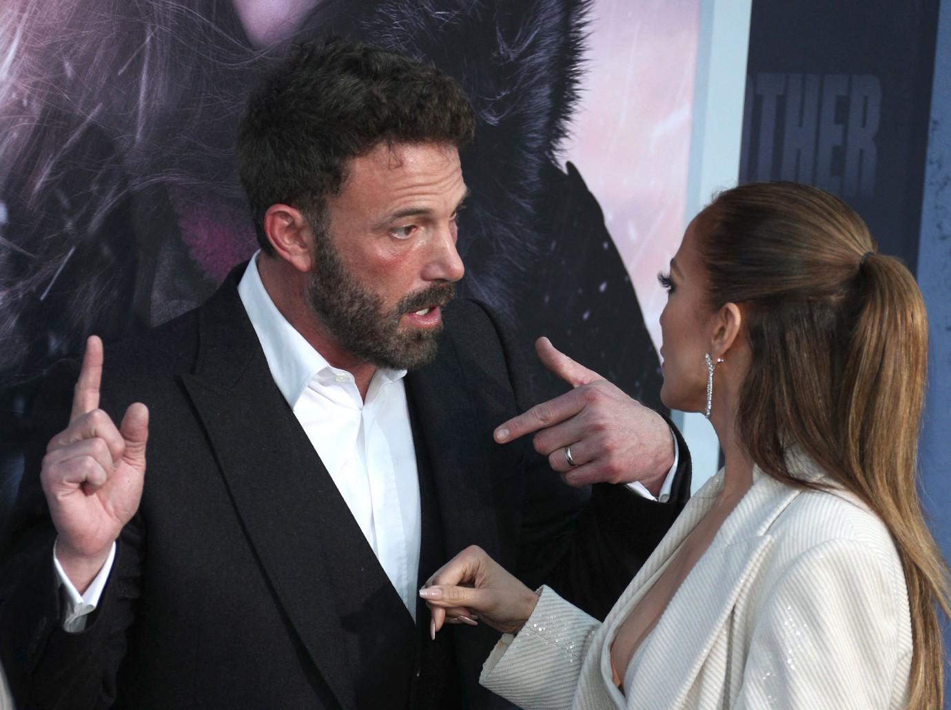 Ben Affleck & Ex Jennifer Garner Spotted Having Serious Conversation