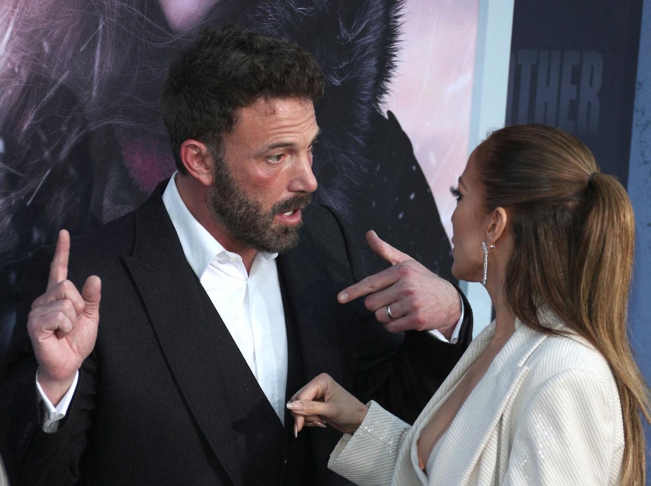 Ben Affleck & Ex Jennifer Garner Spotted Having Serious Conversation