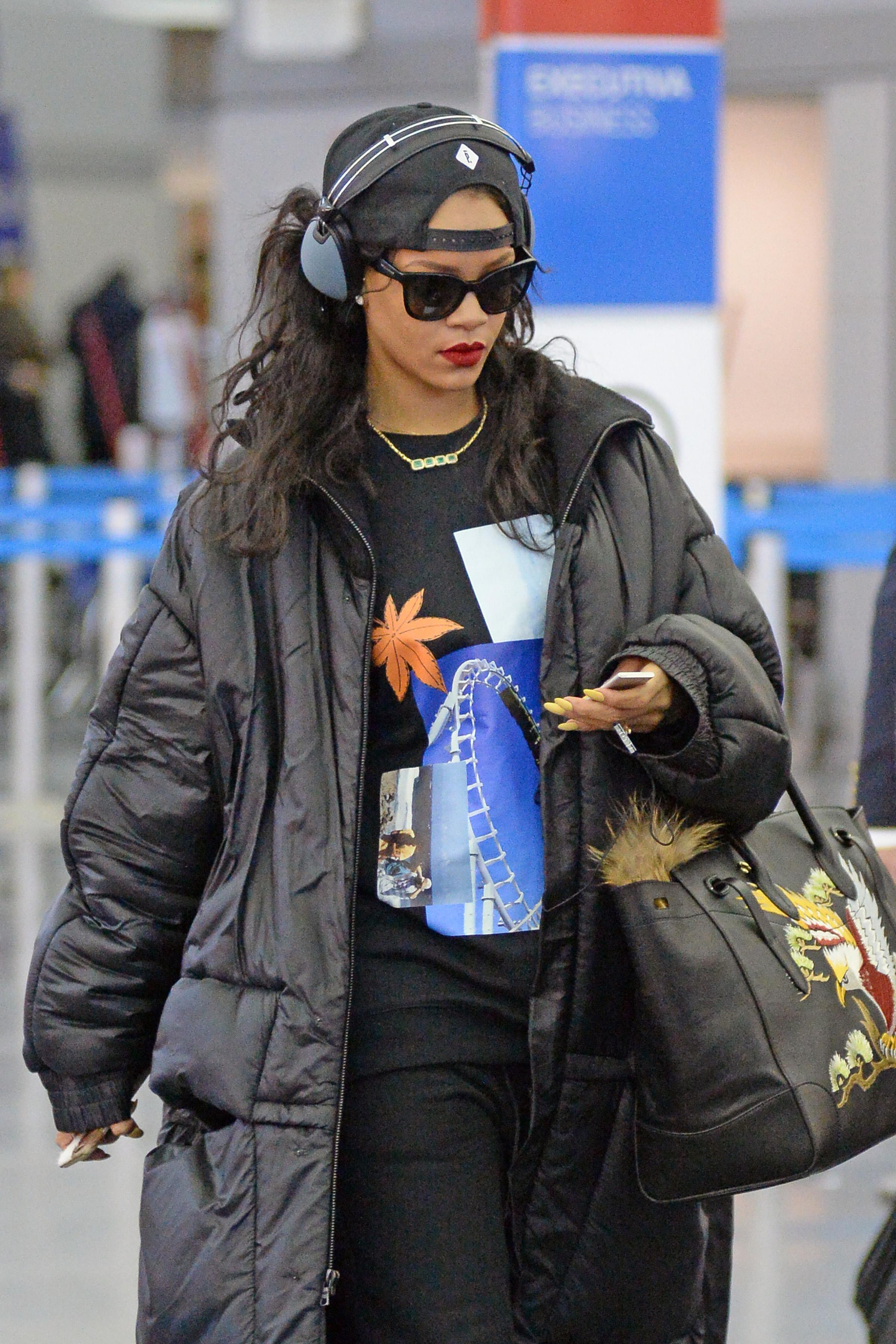 INF &#8211; Rihanna Arrives at JFK International Airport