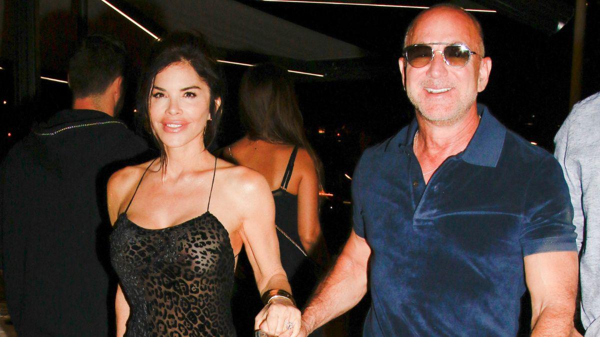 image of Jeff Bezos and Lauren Sanchez