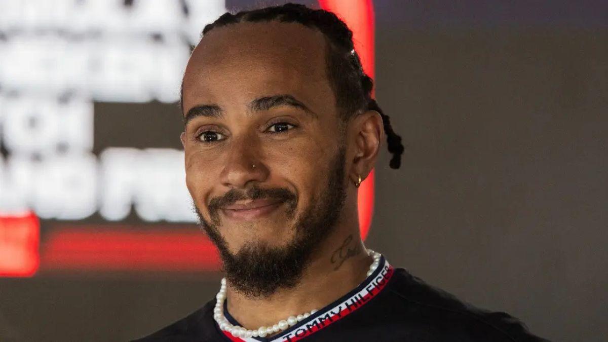 Photo of Lewis Hamilton arrived to the resort via helicopter.