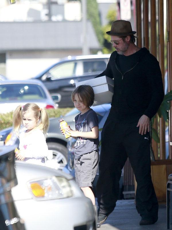 Brad pitt angelina jolie kids day out 02