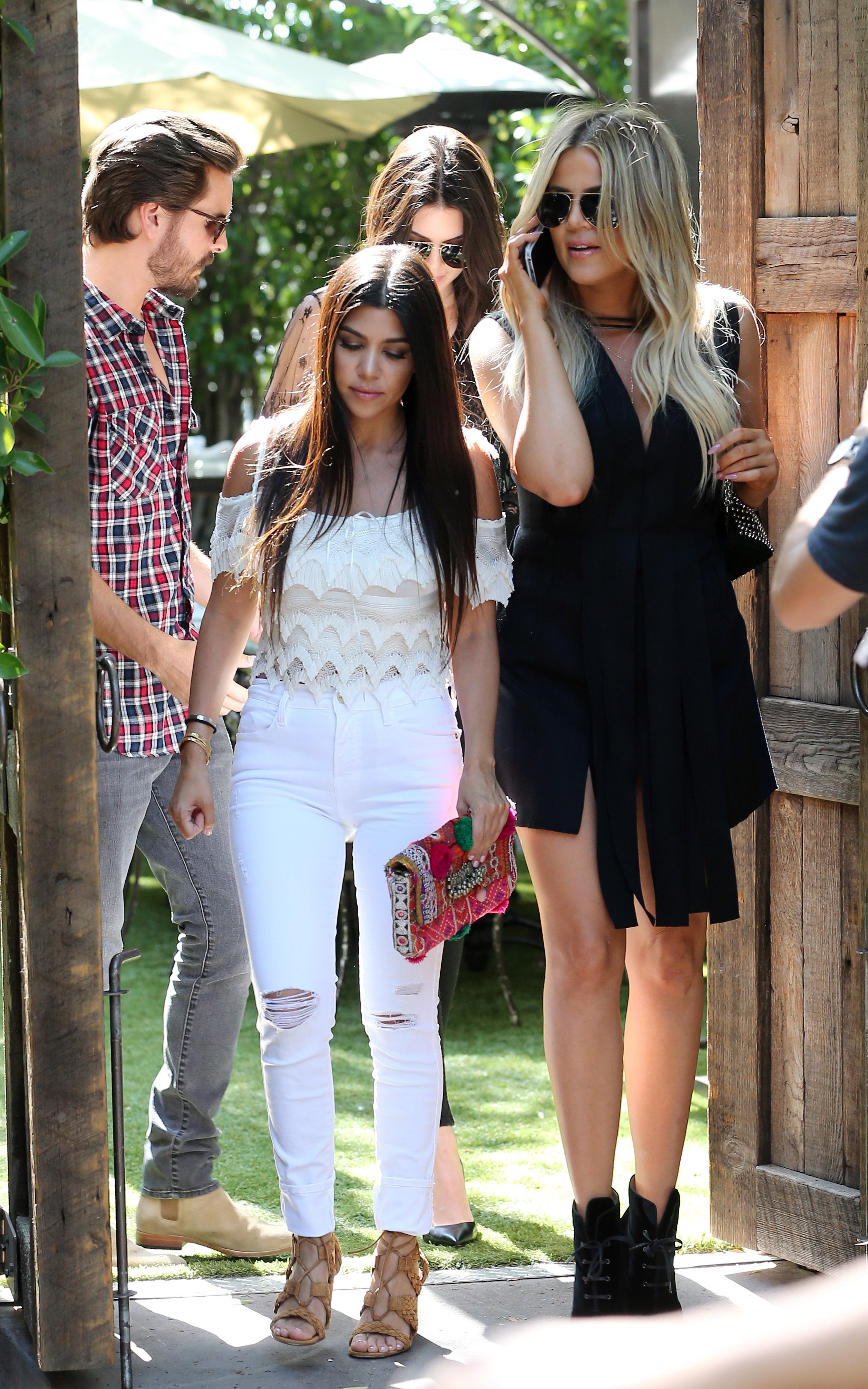 Khloe Kardashian,Kendall Kardashian has lunch with Kourtney Kardashian and Scott Disick