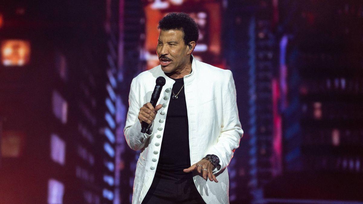 image of Two concerts in Chicago and Columbus were postponed while the music legend recovered.