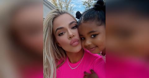 khloe kardashian comically admits to photoshopping daughter true pp
