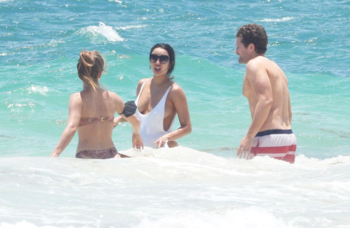 matthew morrison and his pregnant wife renee chat with julianne hough as they take a swim in mexico