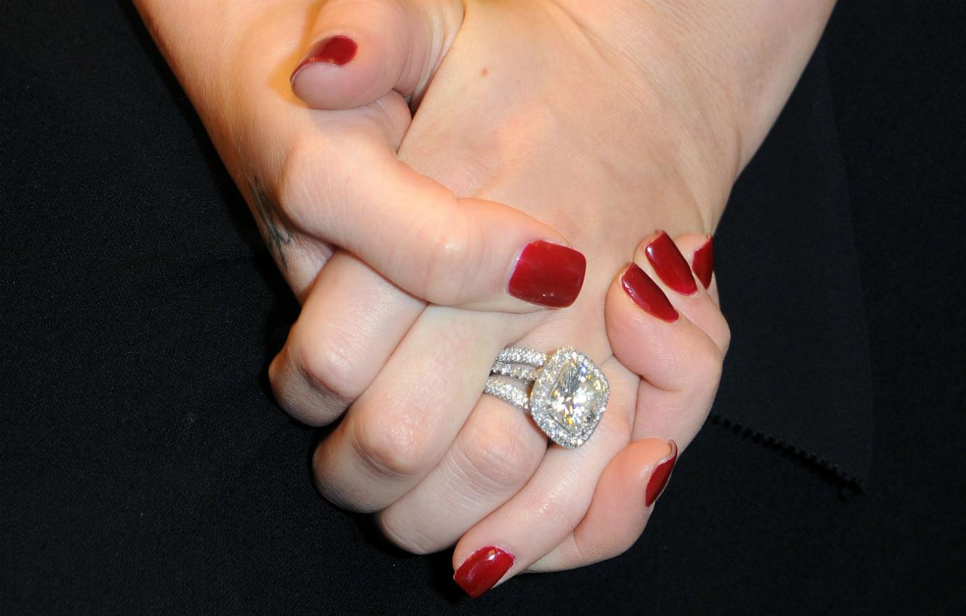 Khloe Kardashian shows off her giant diamond ring from her wedding to Lamar Odom.