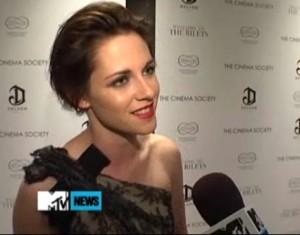 2010__10__Kristen_Stewart_Oct20newsnea 300×235.jpg