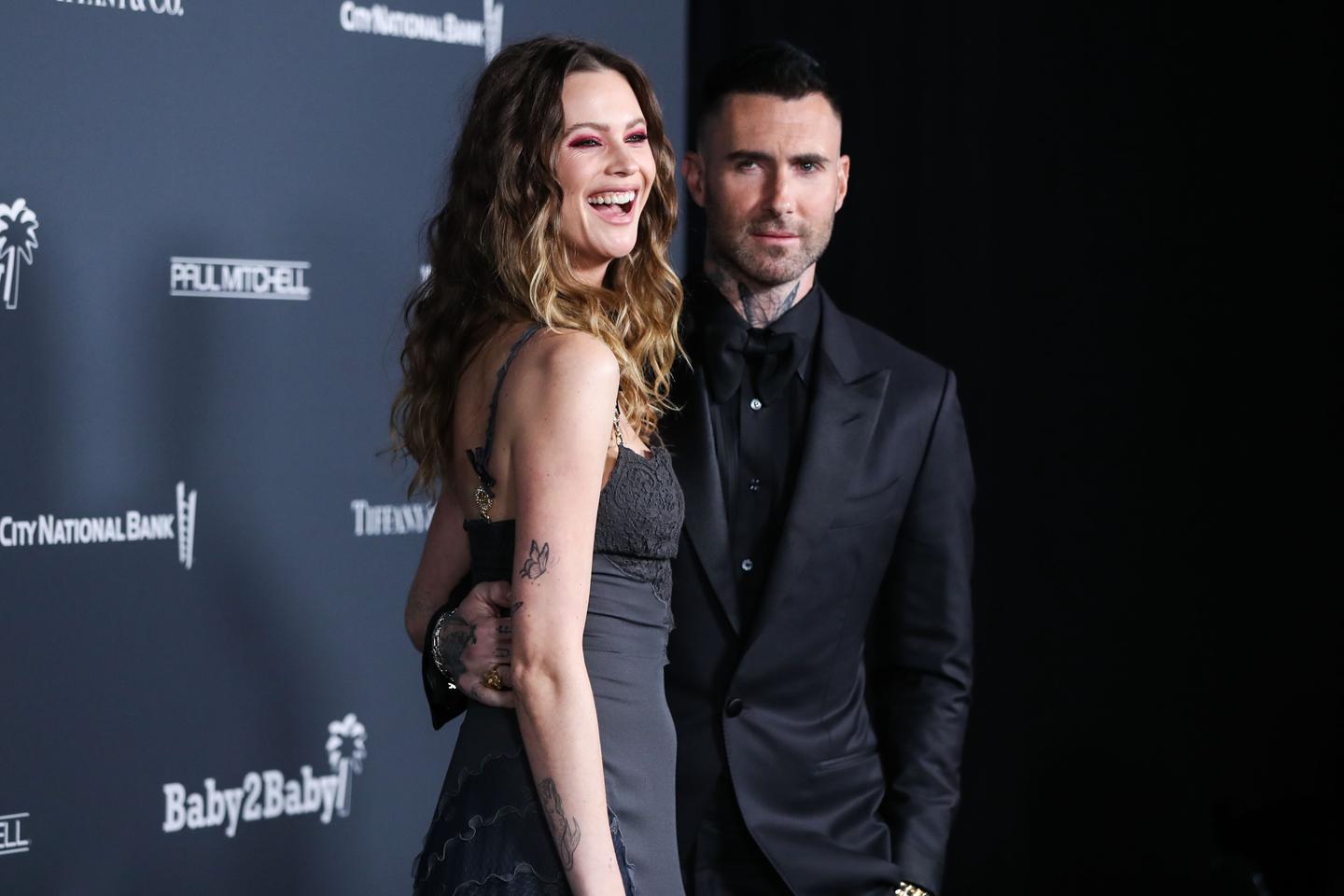 Adam Levine Pregnant Behati Prinsloo Arrive In Las Vegas Amid Scandal