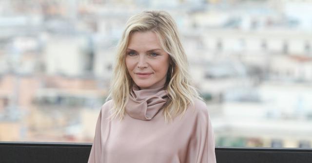 michelle pfeiffer leaving hollywood new role showtime the first lady