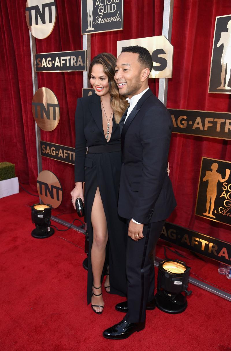 Chrissy teigen john legend baby bombshell 3