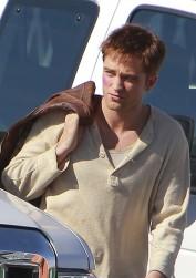 2011__01__Robert_Pattinson_Jan19newsnea 177×300.jpg