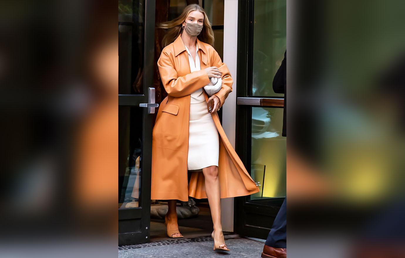 rosie huntington whiteley looks chic as she steps out in nyc