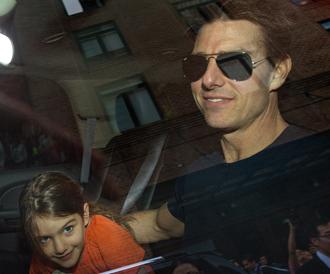 Tom cruise suri july24 2.jpg