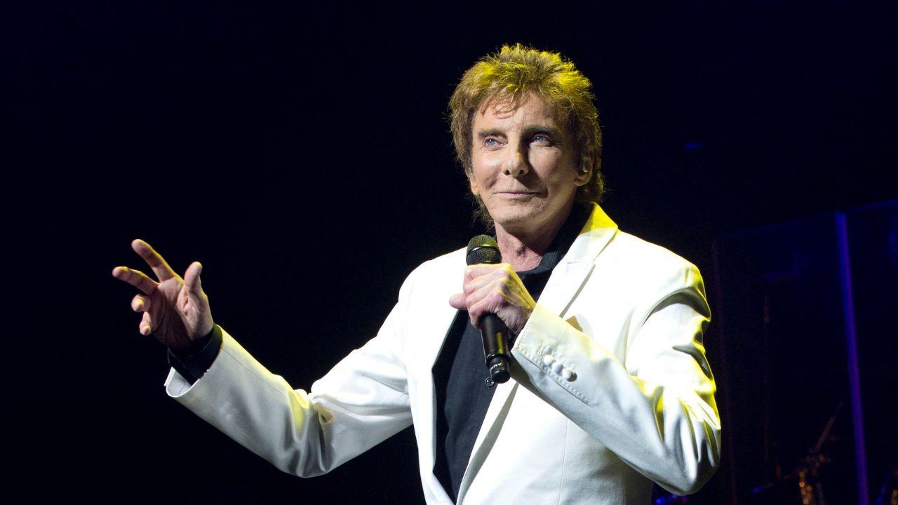 image of Barry Manilow previously underwent surgery to remove a Stage 1 cancerous tumor from his left lung before later being hospitalized with pneumonia.