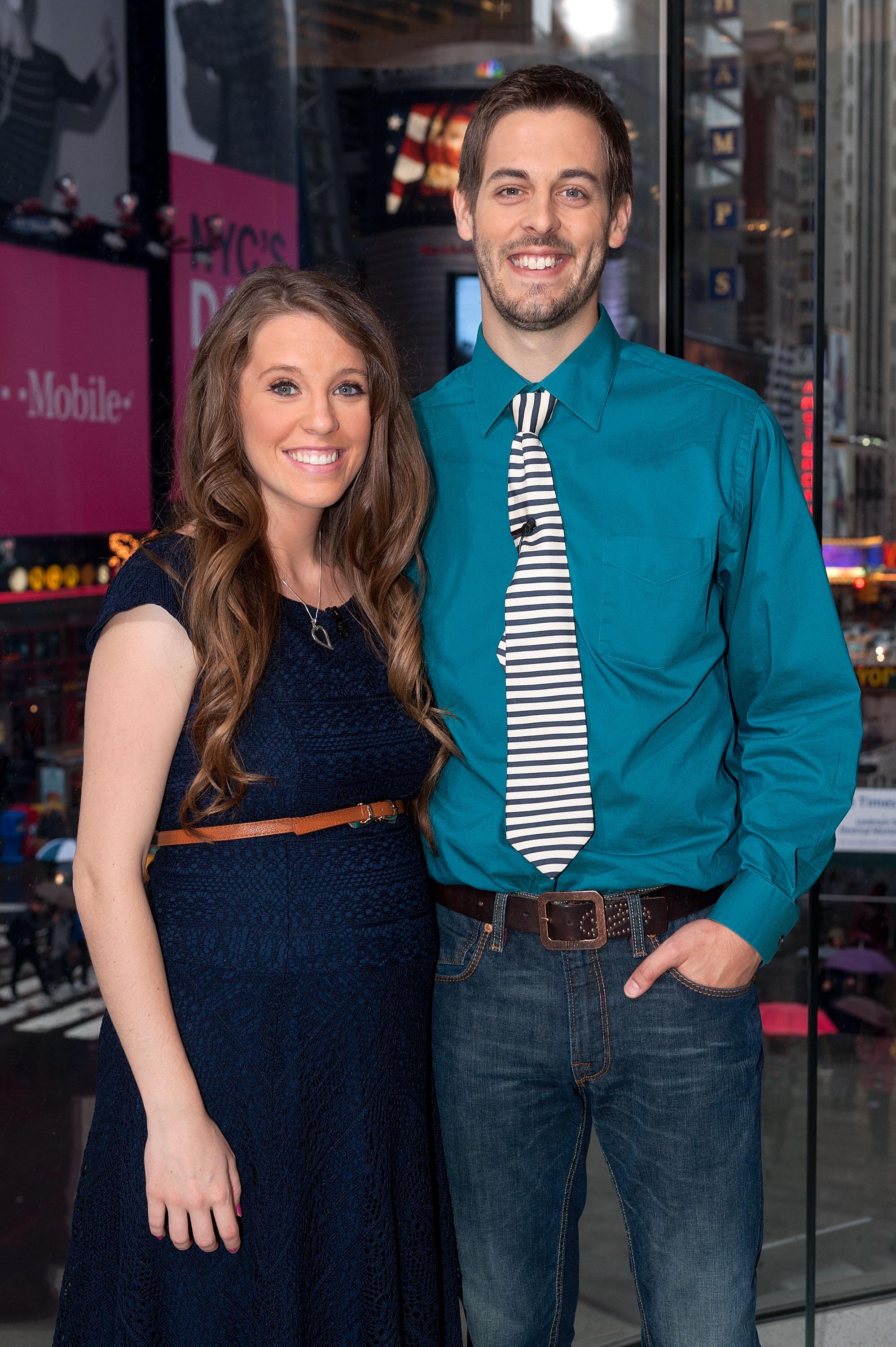 Jill And Derick Dillard Visit &#8220;Extra&#8221;