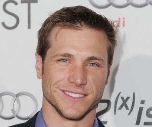 2010__11__Jake_Pavelka_Nov24news 300×297.jpg