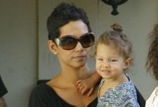 2009__10__full_halle_berry_02_wenn2599916 225×152.jpg