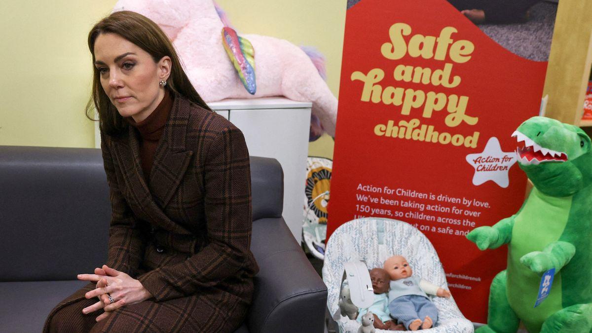 Image of Female royals are encouraged to sit with their legs and knees together.