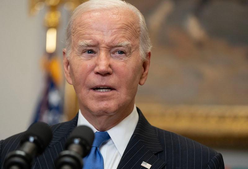 Joe Biden Caught Using Cheat Sheet With Reporters' Names & Faces