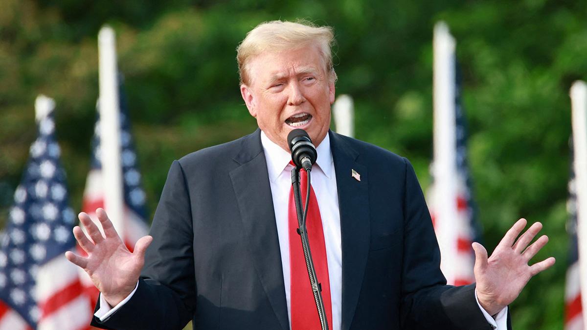 Photo of Donald Trump blamed the Reflecting Pool mess on 'sick, deranged people.'