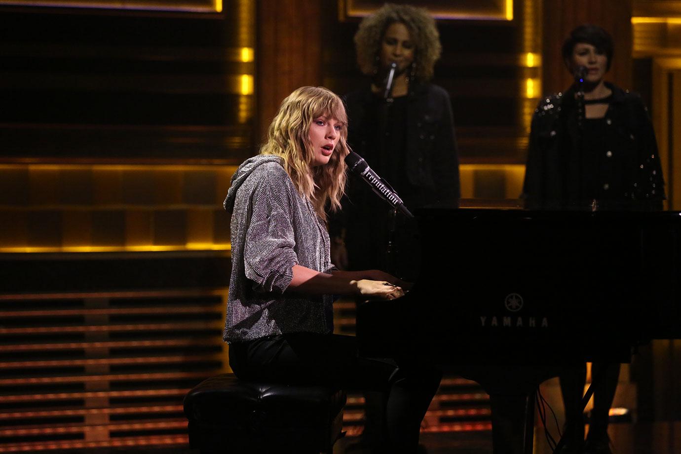 Taylor Swift Performs Jimmy Fallon Emotional New Years Day