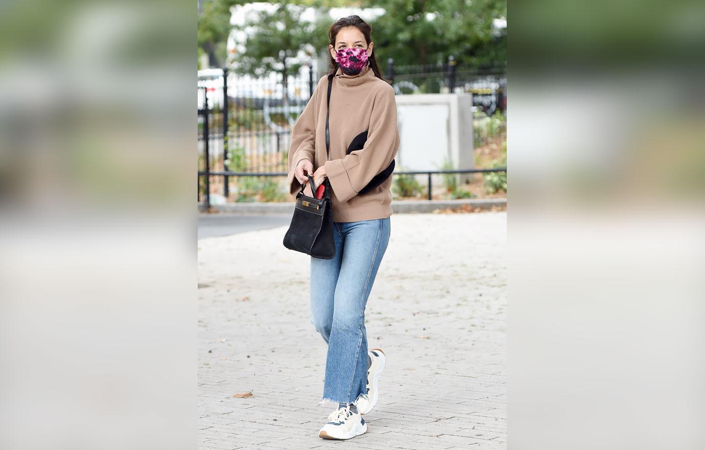 katie holmes casual fall style in sorel