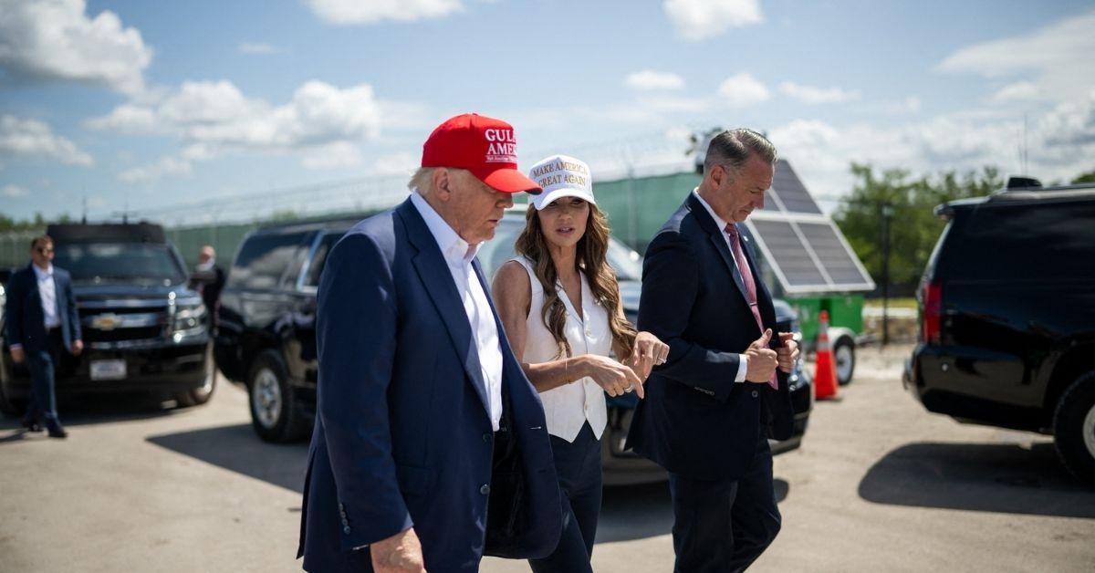 Photo of Kristi Noem and Donald Trump