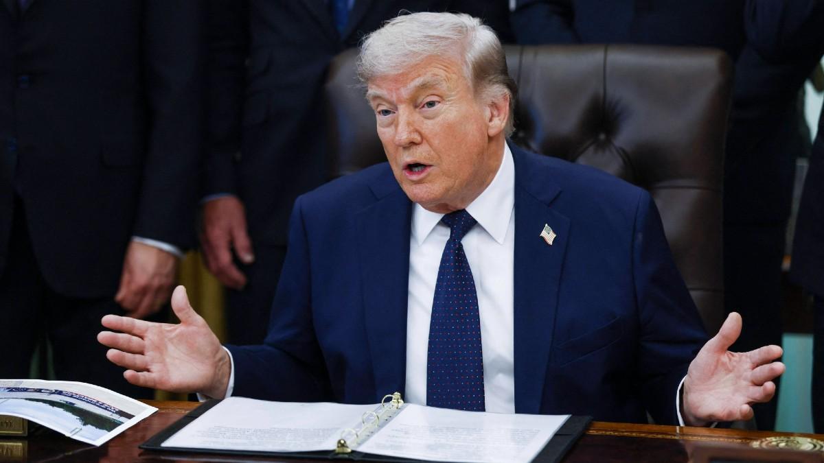 image of Donald Trump called the reporter's question 'stupid.' 