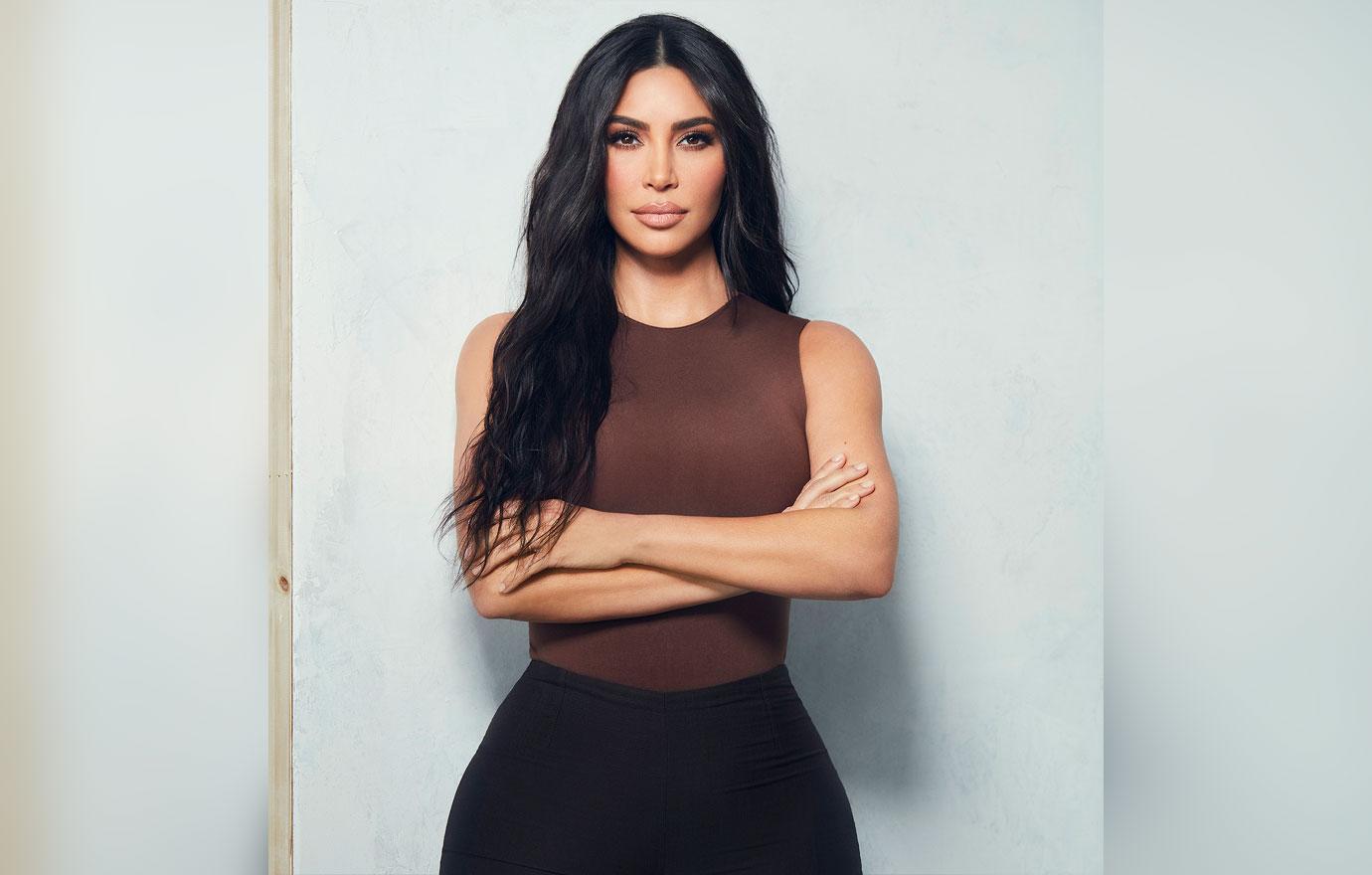 kim kardashian reportedly in talks host saturday night live premiere