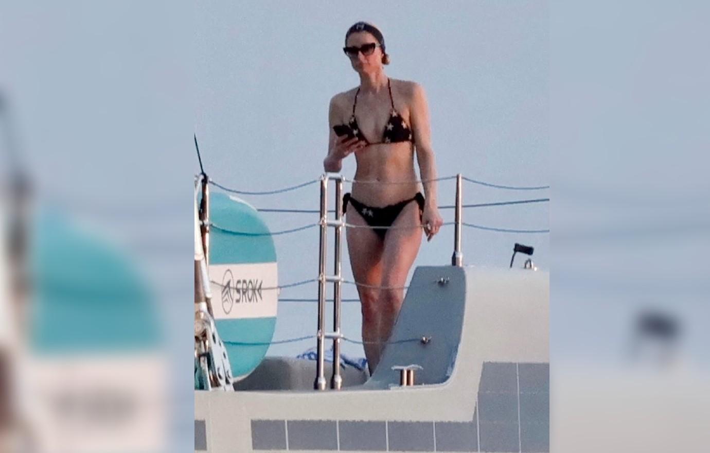 paris hilton bikini st tropez yacht   ok