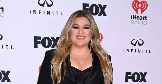 Kelly Clarkson Wore a Football Jersey Dress to Host the 12th