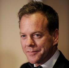 2010__02__okmagazine_kiefer sutherland 225×221.jpg