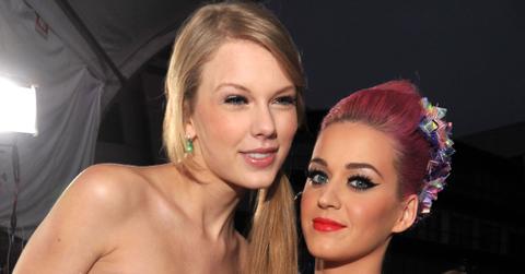 2011 American Music Awards – Red Carpet